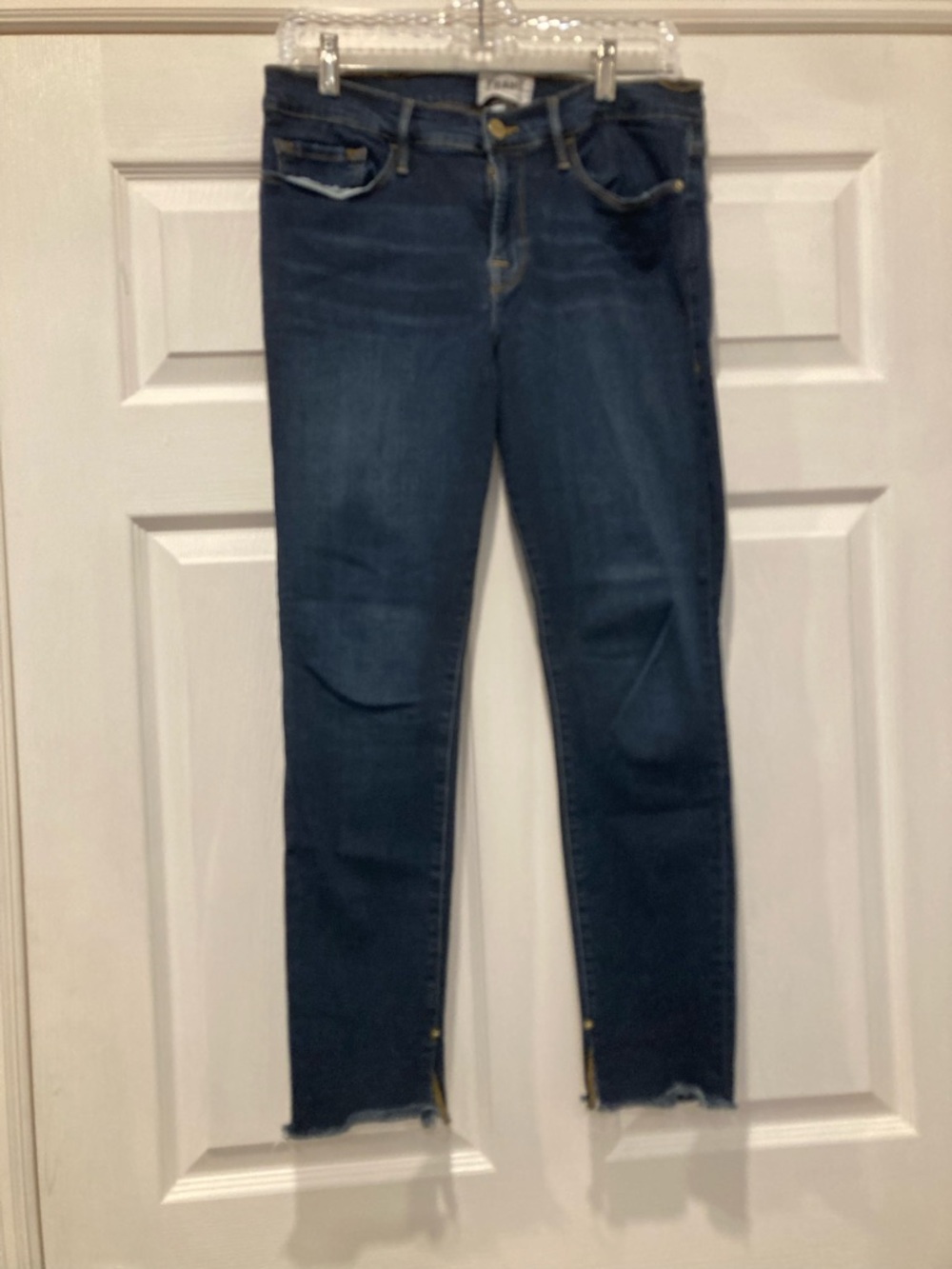 Frame La  Skinny De Jeanne Cropped with Raw Hem Size 31